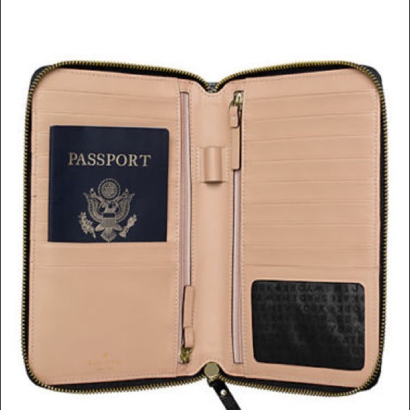 LAST ONE! Kate Spade Travel Wallet Holds 17 Cards! - Picture 2 of 4